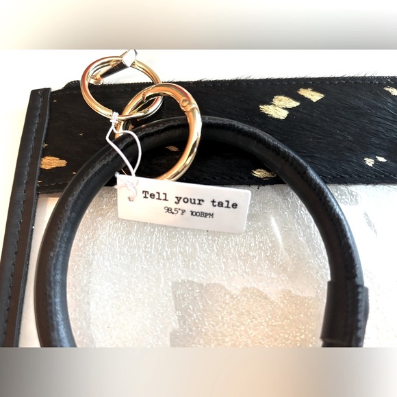 Tell Your Tale Horsehair edged Clear Wristlet Keychain Bag - Picture 2 of 3